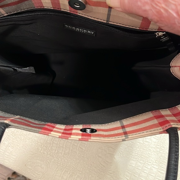 Burberry Red House Check Tote - Picture 5 of 11